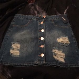 Distressed denim skirt 💌